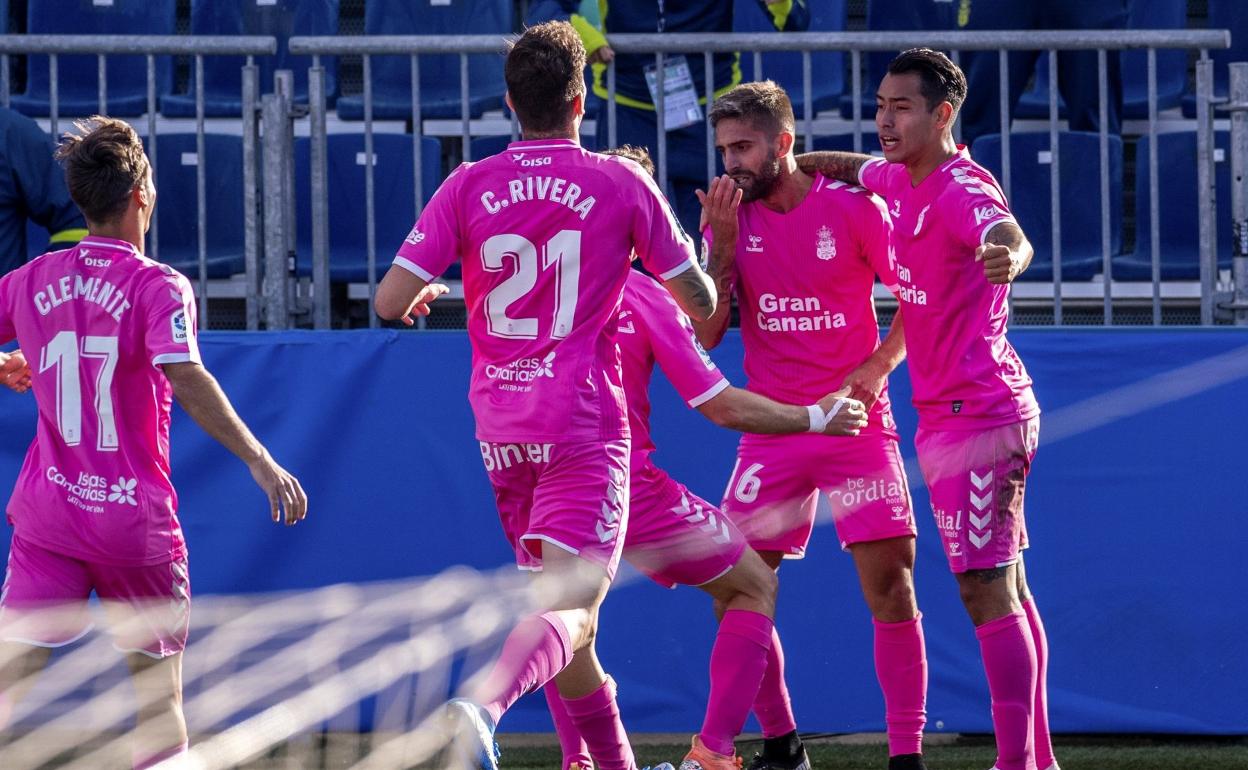 Pejiño celebra uno de sus goles en el encuentro de la pasada jornada en Fuenlabrada . 