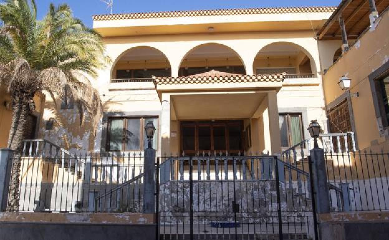 Vista de la fachada del edificio del Casino de Ingenio.