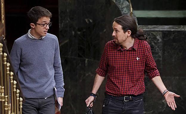 IÍñigo Errejón y Pablo Iglesias, en el Congreso de los Diputados.