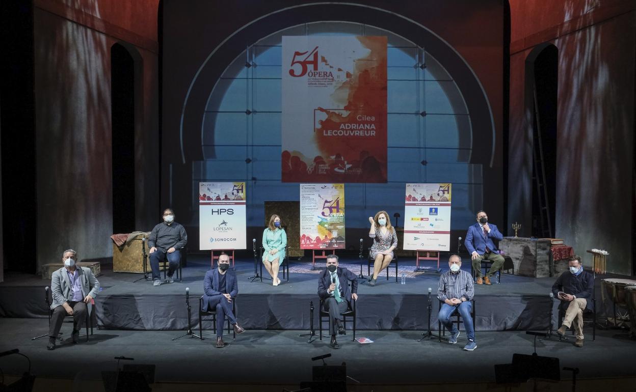 Un momento de la rueda de prensa de 'Adriana Lecouvreur', de Cilea, desarrollada en la mañana de ayer en el Auditorio Alfredo Kraus. 