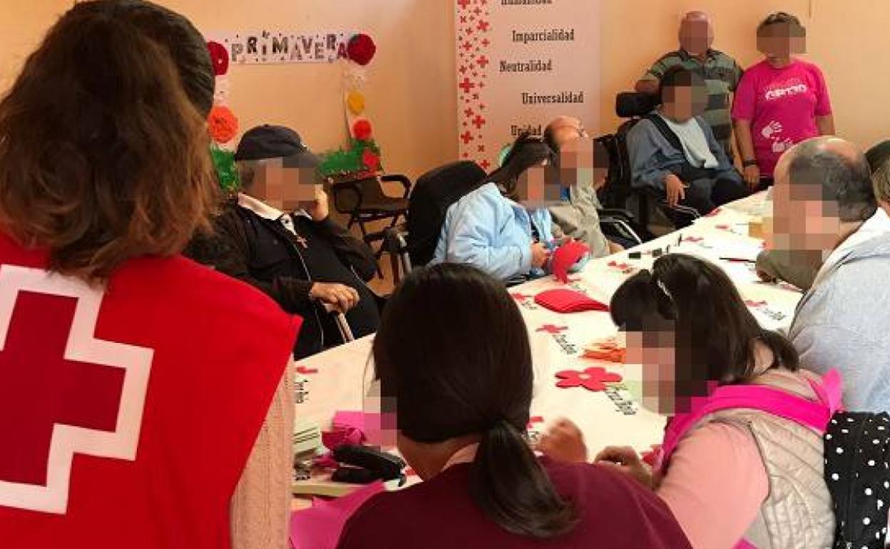 Cruz Roja en La Palma realiza talleres con personas con diversidad funcional