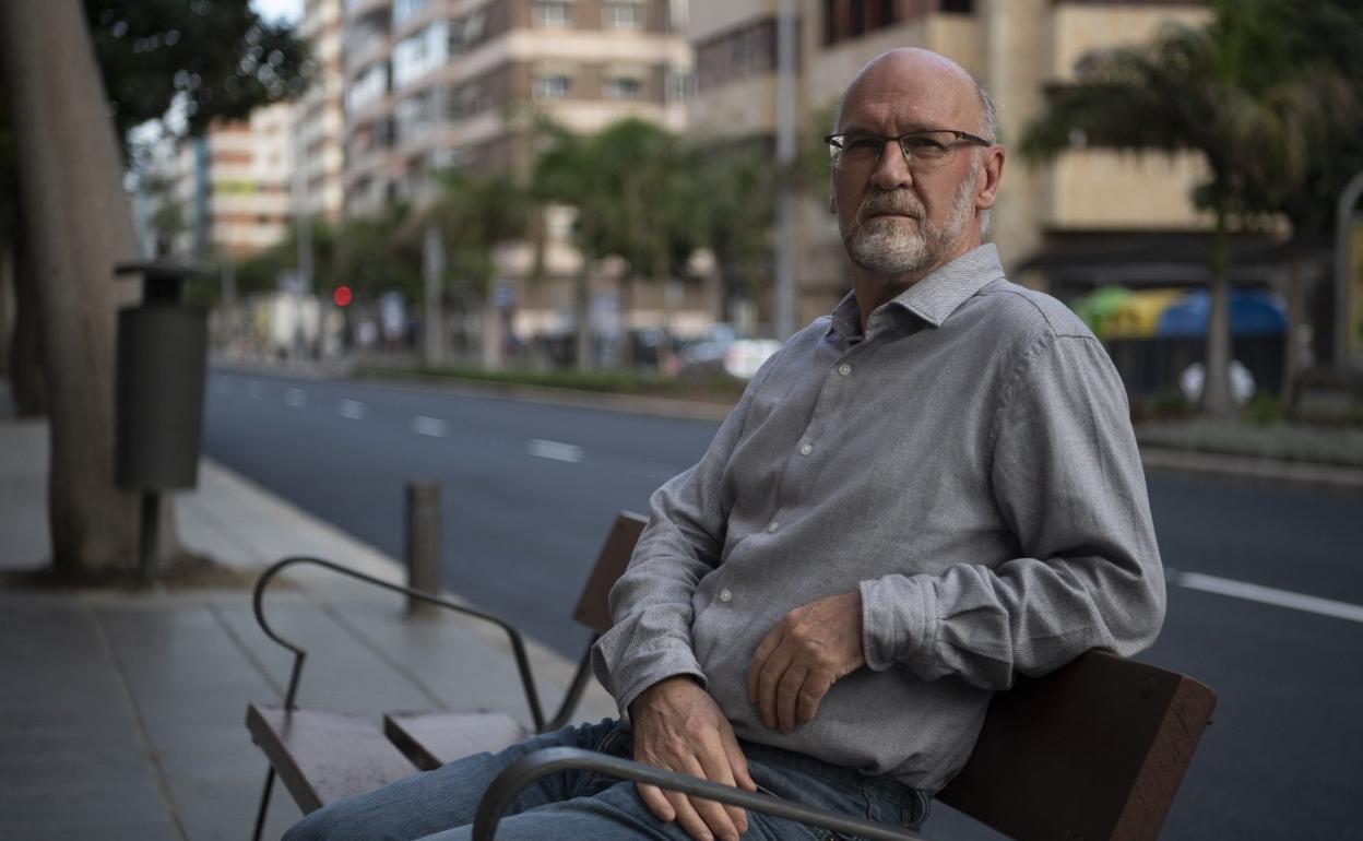 El historiador Jesús Rodríguez Calleja, en una calle de la capital. 