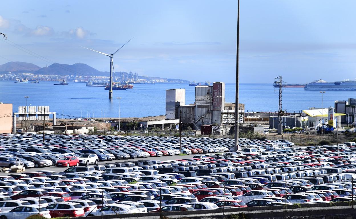 En las islas quedan 22.000 coches de alquiler: 18.000 en activo y listos para circular y 5.000 en depósito, a la espera de reactivación. 