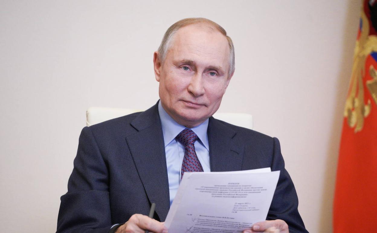 Vladímir Putin, de 69 años, en su despacho.
