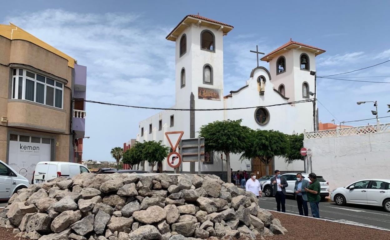 Máximo Riol, Héctor Suárez, Álvaro Monzón y Dulce Suárez, en su visita a la futura ubicación de la escultura. 