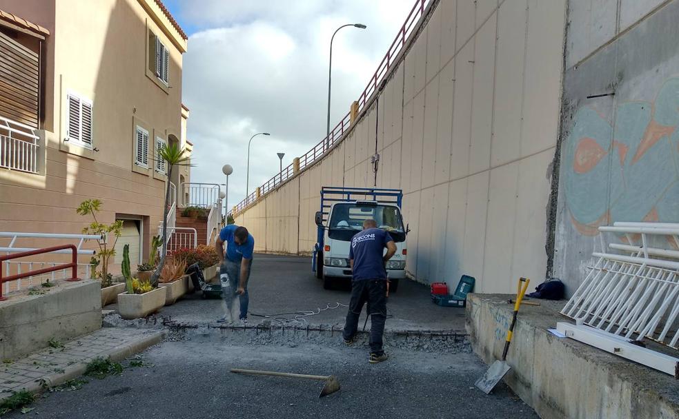 «¡Menos mal que quitan la valla, ya era hora!»