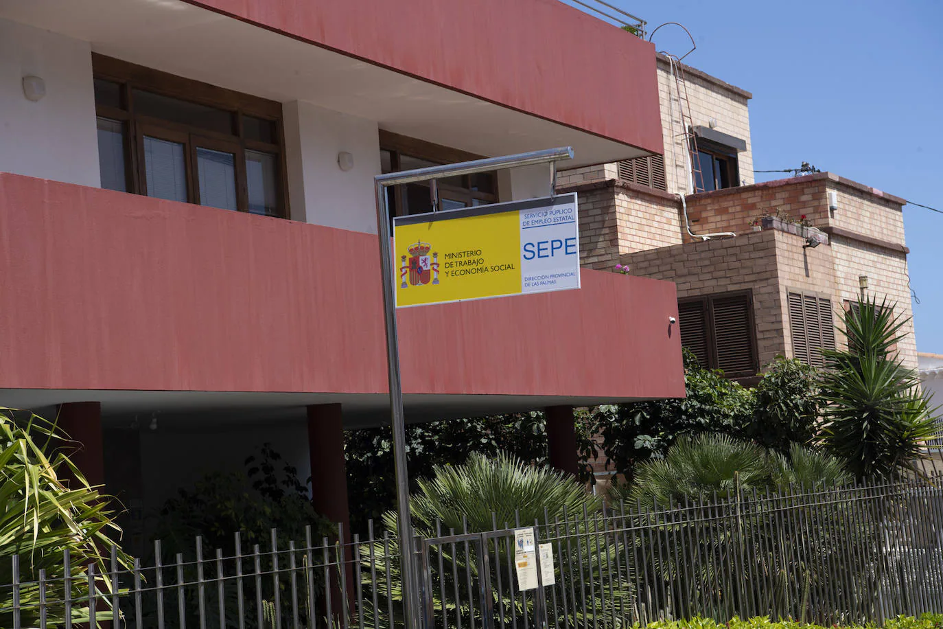 Imagen de la sede del SEPE en la capital grancanaria. 