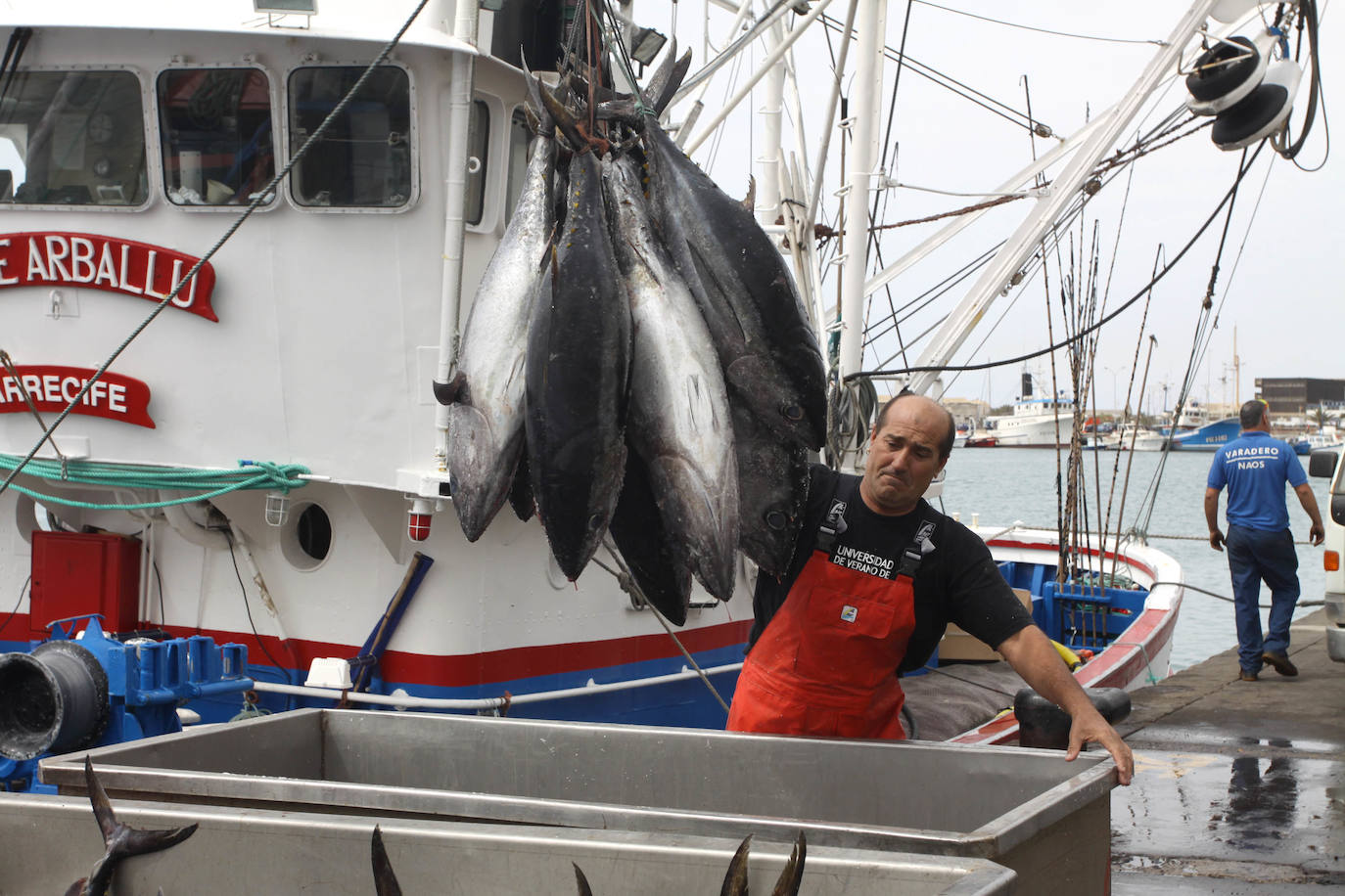 Imagen de archivo de un atunero artesanal de Lanzarote. 