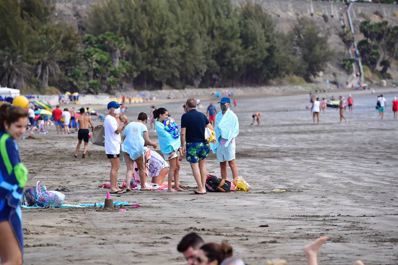 Fotos: El viento y el oleaje dejan a medio gas las playas del sur de Gran Canaria