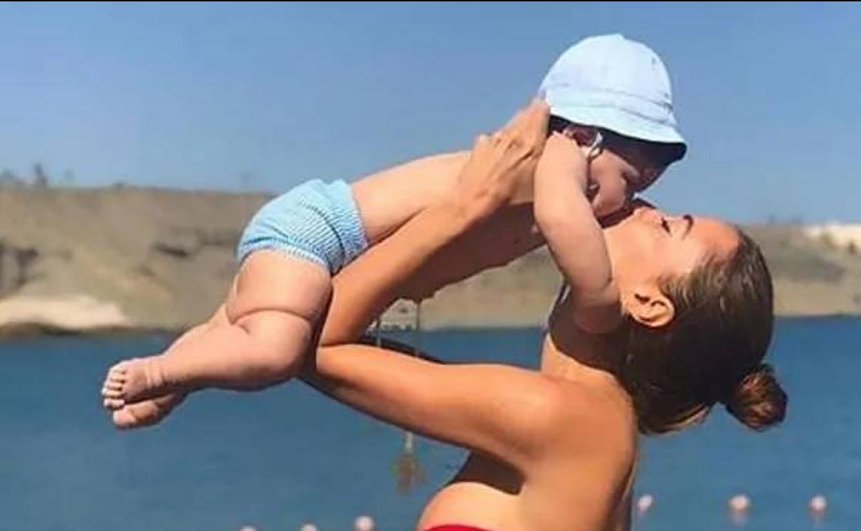 Aurah Ruiz muestra por primera vez el rostro de su hijo