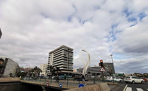 Los cielos nubosos predominarán este lunes en Canarias. 