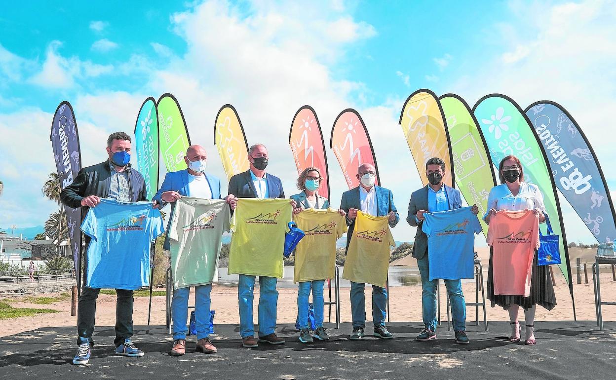 La presentación de la primera edición del Gran Canaria Maspalomas Marathon se realizó ayer en el lugar donde estará ubicada la meta. 