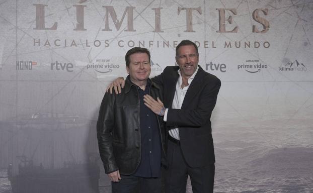 El director Simon West y el productor bilbaíno Miguel Menéndez de Zubillaga en la presentación del proyecto en febrero del año pasado.