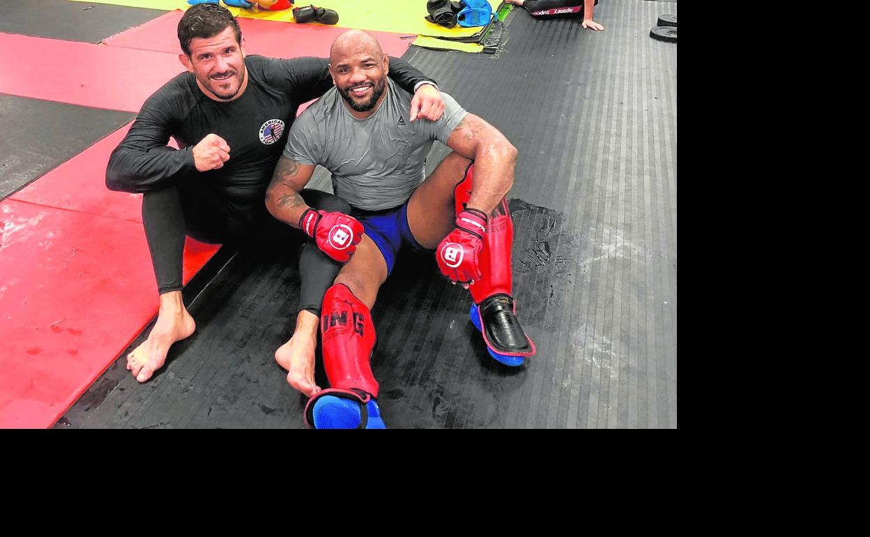 Juan Espino con el cubano Joel Romero. 