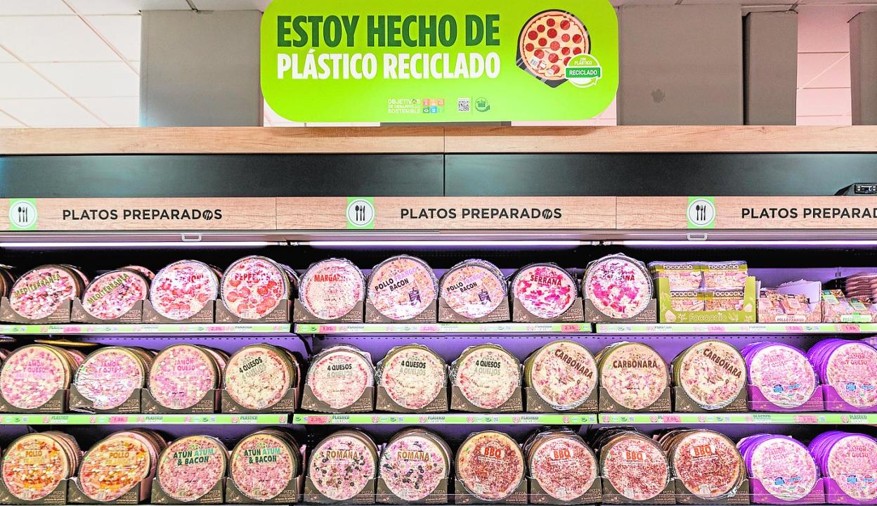 Mercadona traslada su compromiso medioambiental al envasado de sus pizzas refrigeradas. 