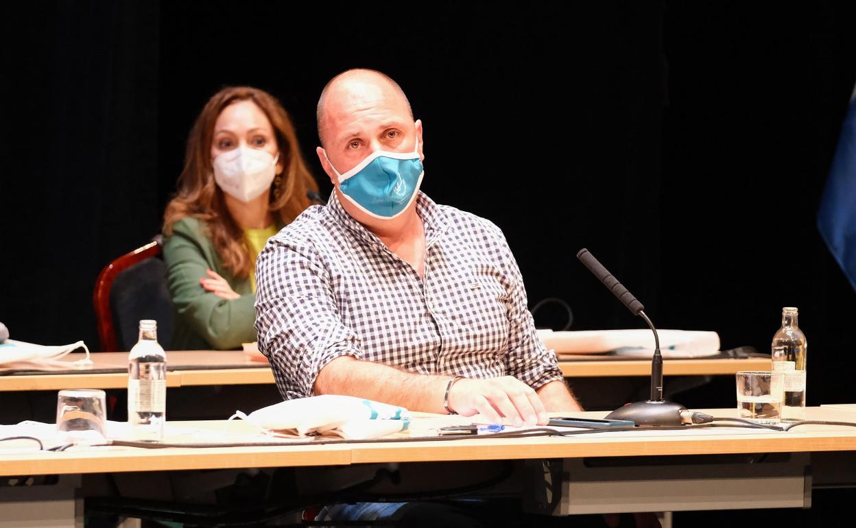 Lloret y Domínguez, el pasado 11 de marzo, en el pleno de toma de posesión del nuevo equipo de gobierno CC-PP-AMF. 