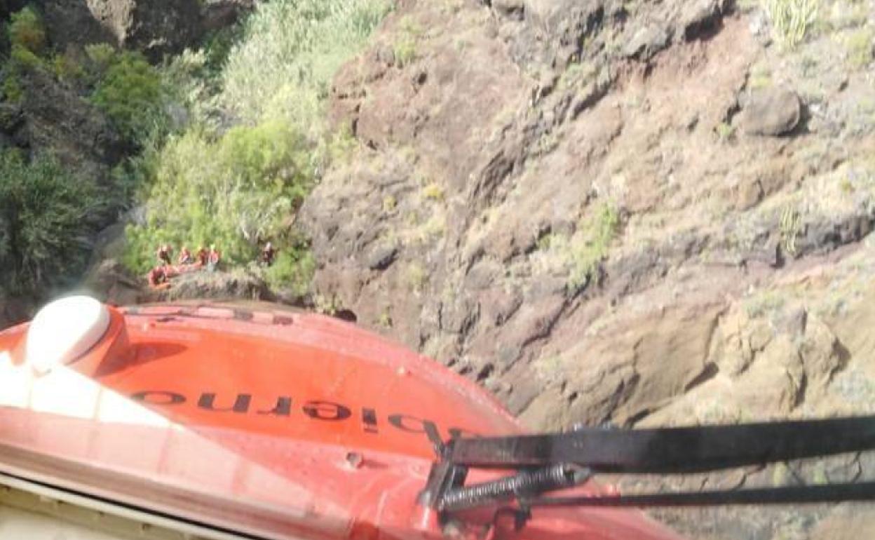 Rescatan a una senderista herida en Buenavista del Norte
