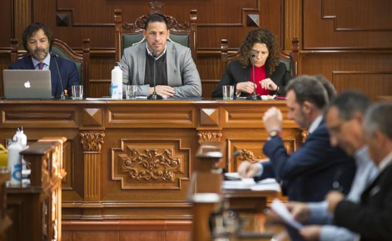 Sesión plenaria del Ayuntamiento de Telde con el alcalde, Héctor Suárez, presidiendo la corporación. 