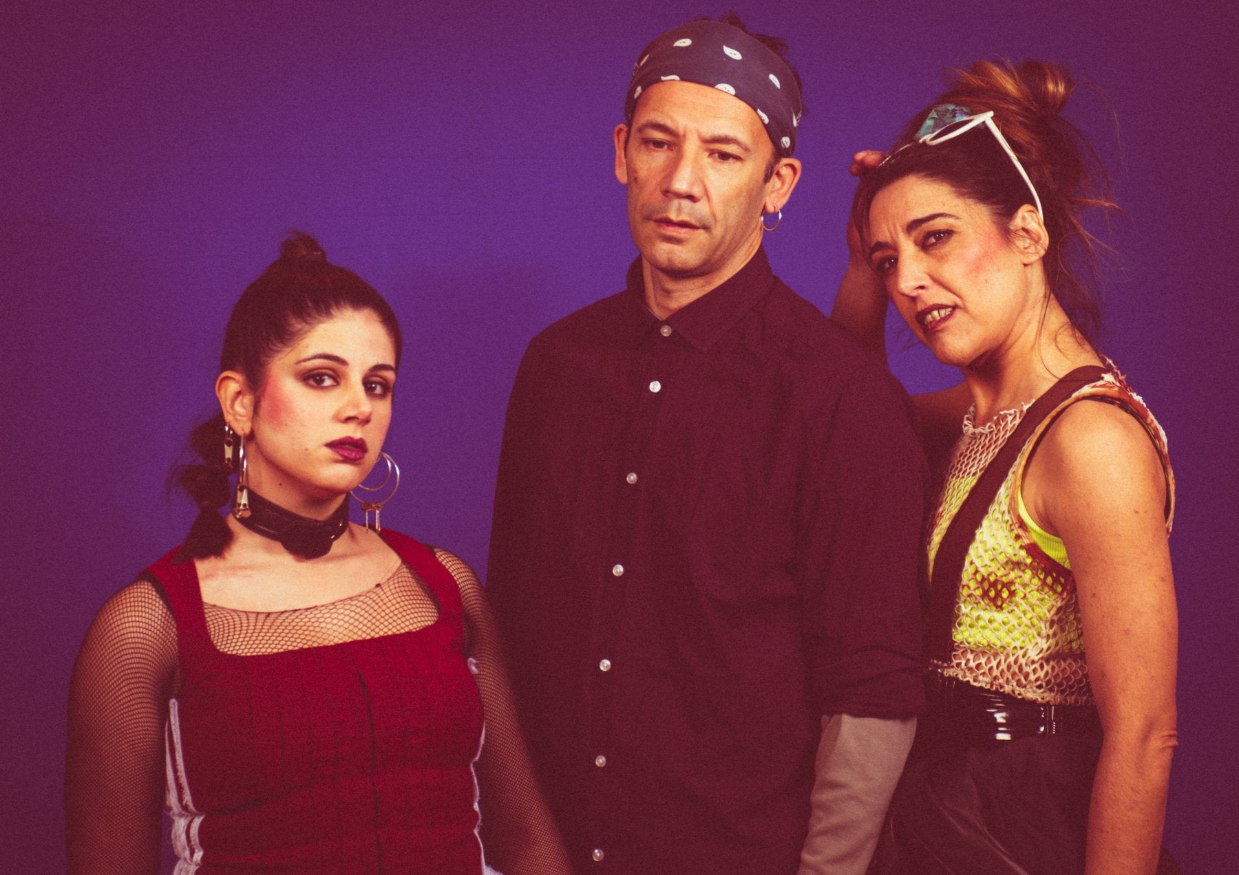 María de Vigo, Toni Báez y Andrea Zoghby son los protagonistas de 'Lo que cantan los grillos'. 