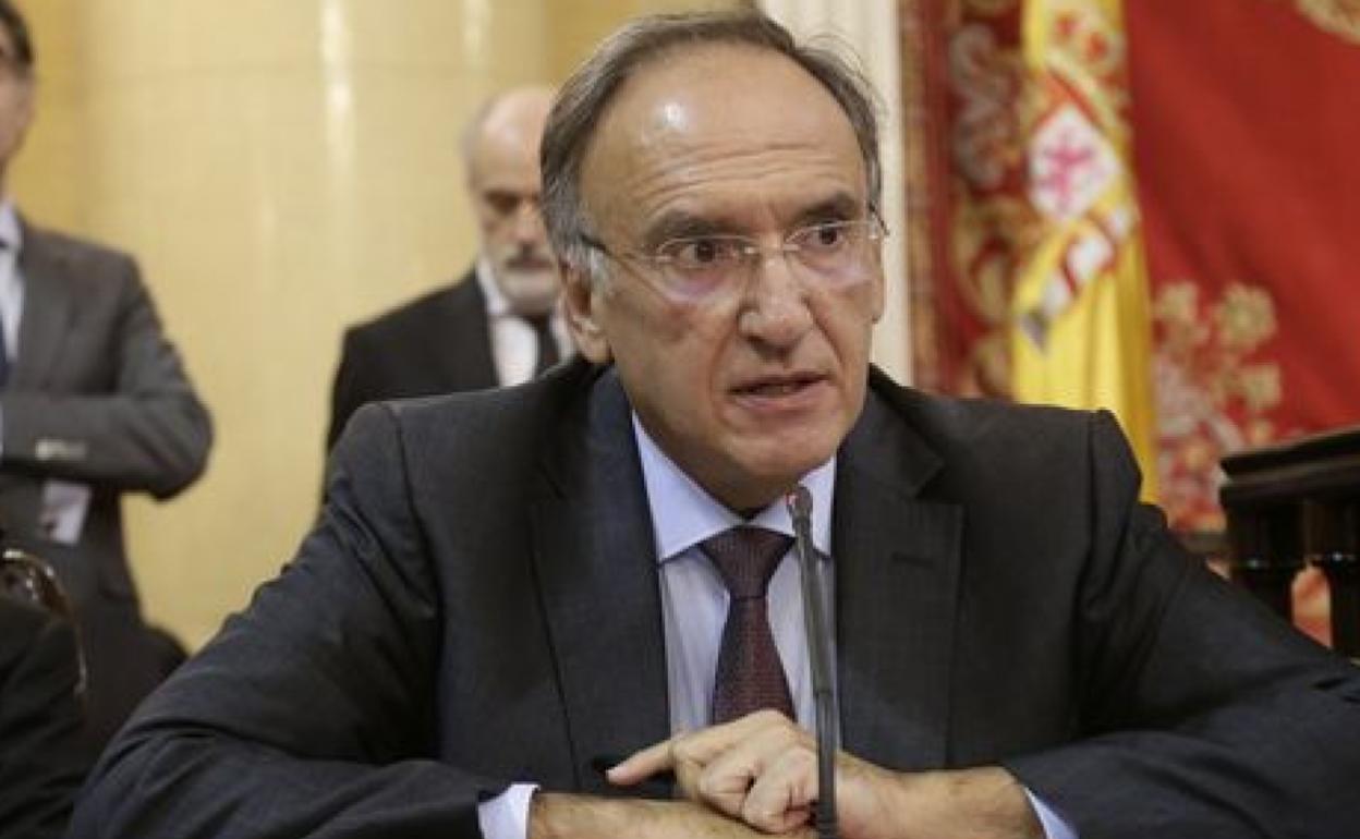 Fajardo recomienda la vacunación y no ve relación de AstraZeneca con su hospitalización