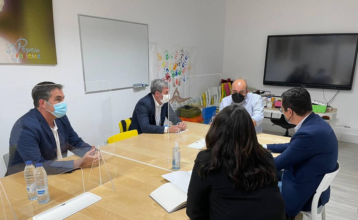 Pequeño Valiente pide entrar en los hospitales canarios tras un año de parón