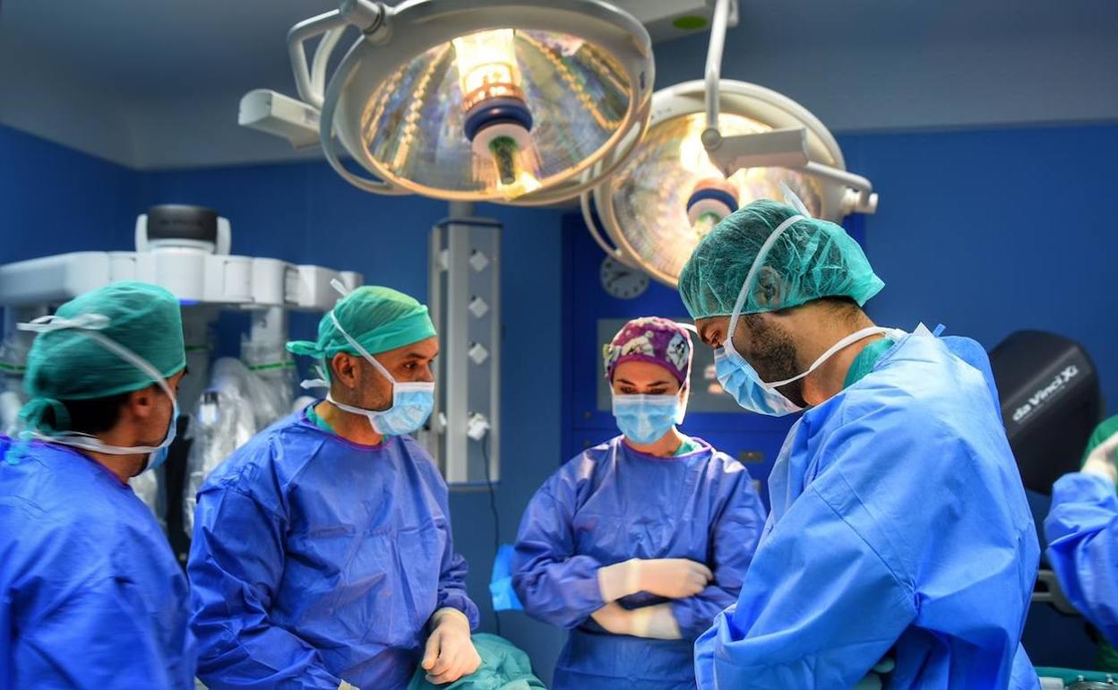 Ginecología del Materno Infantil realiza 71 intervenciones asistidas por cirugía robótica