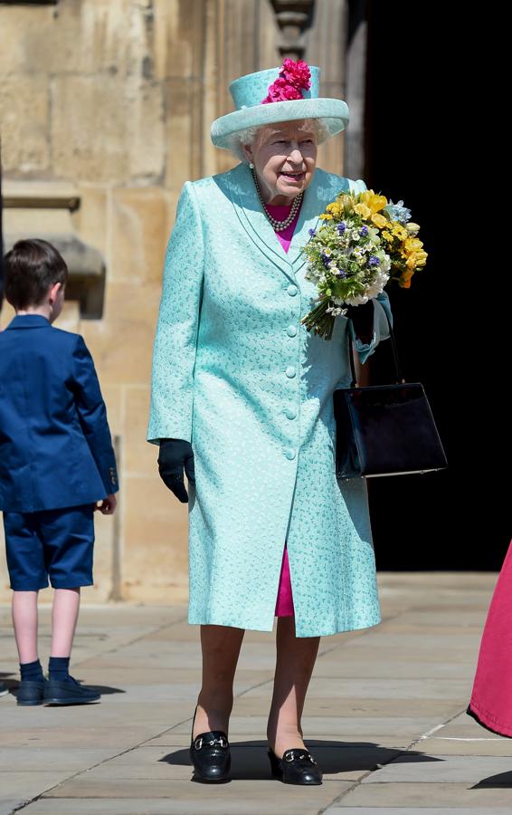 La reina Isabel II llega al servicio de Pascua Mattins en la capilla de San Jorge, en el Castillo de Windsor, el 21 de abril de 2019.