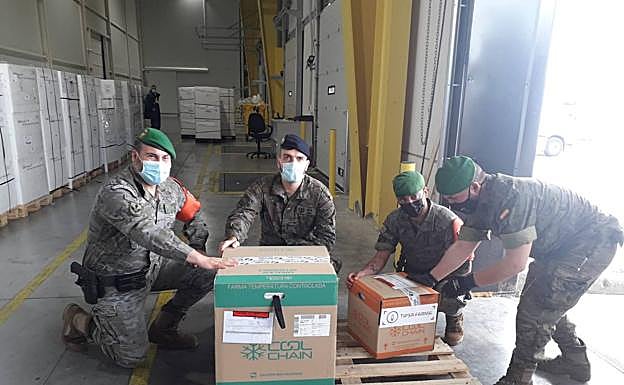 Llegan las vacunas de Janssen a Canarias para comenzar a inocularlas mañana