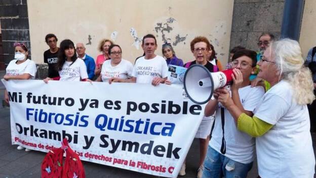 Imagen de archivo de una prostesta de familiares de afectados de Tenerife que pedían medicamentos de última generación para los enfermos. 