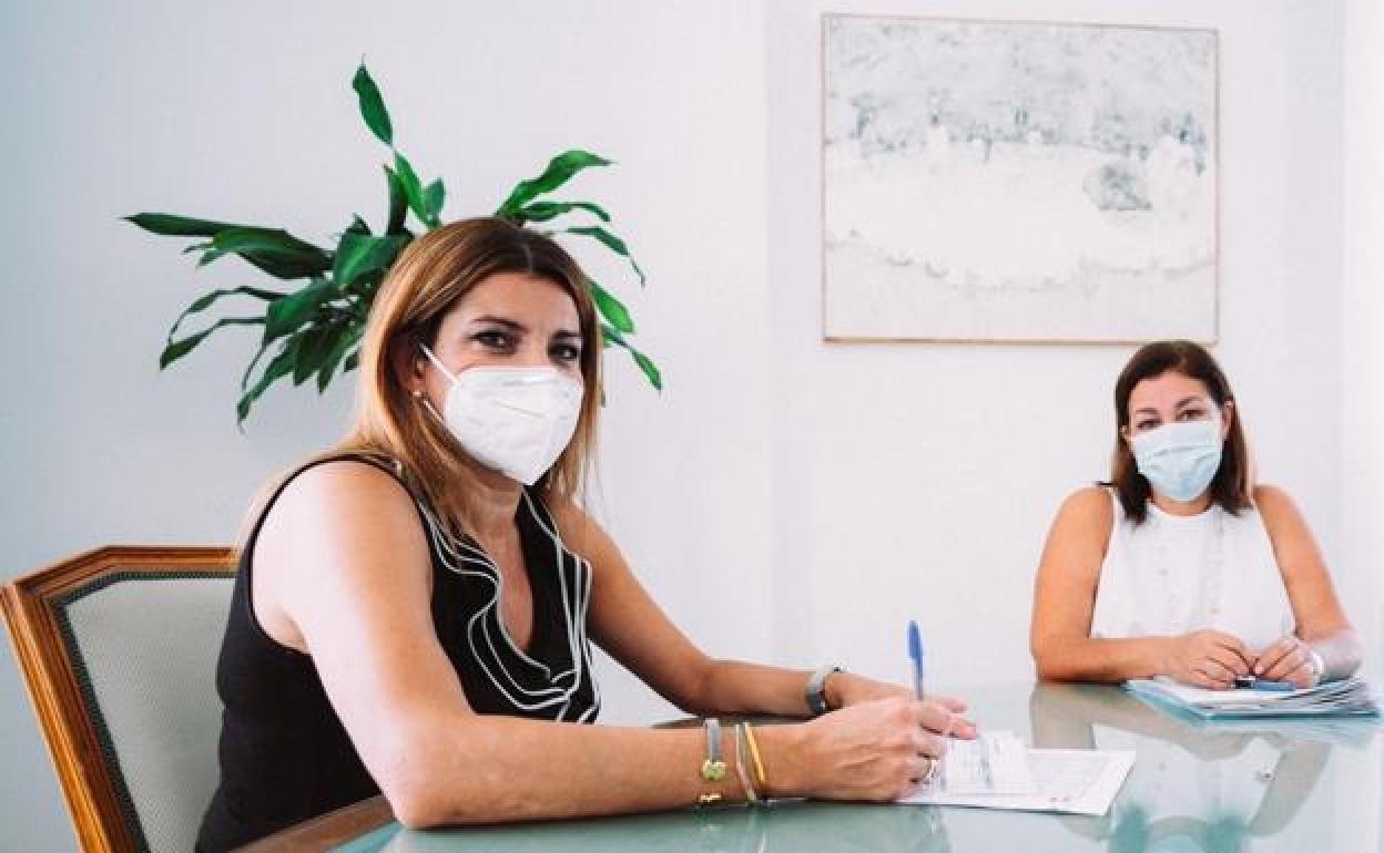 María Jesús Tovar y Ástrid Pérez.