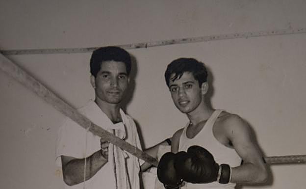 Con Gil, uno de sus pupilos. 