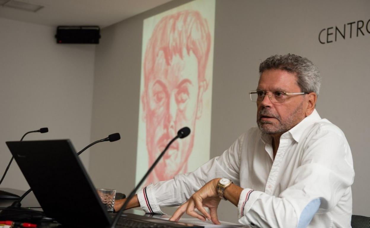 Imagen de archivo del escritor grancanario Lázaro Santana. 