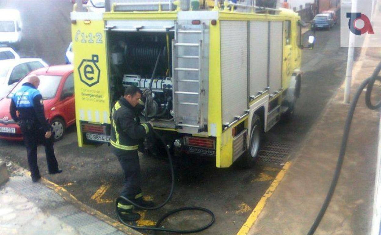 Tres personas resultan afectadas en el incendio de una vivienda en Gran Canaria