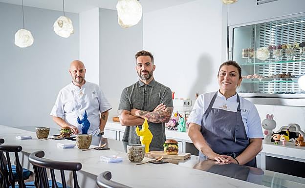 Andrea Bernardi, Bernardo Barrera y Fernanda Fuentes. 