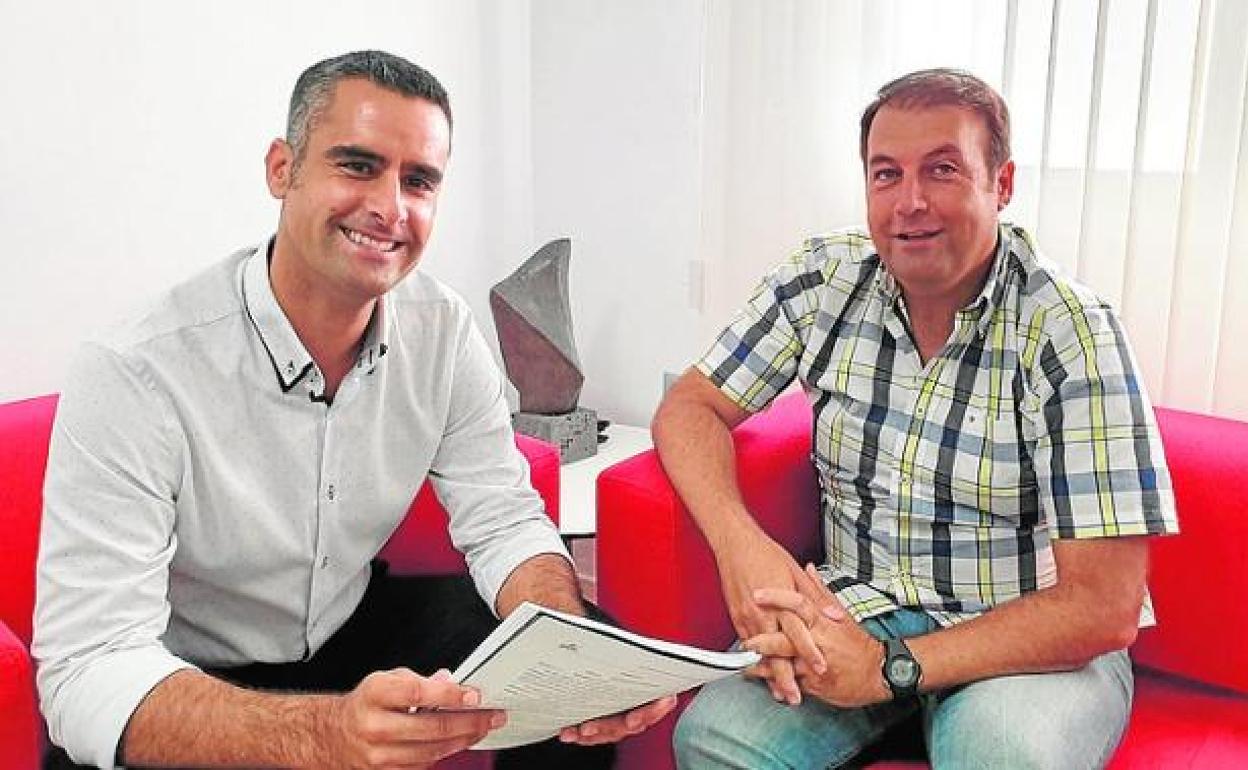 Alexis Tejera, alcalde; y Antonio Rocío, titular de Hacienda. 