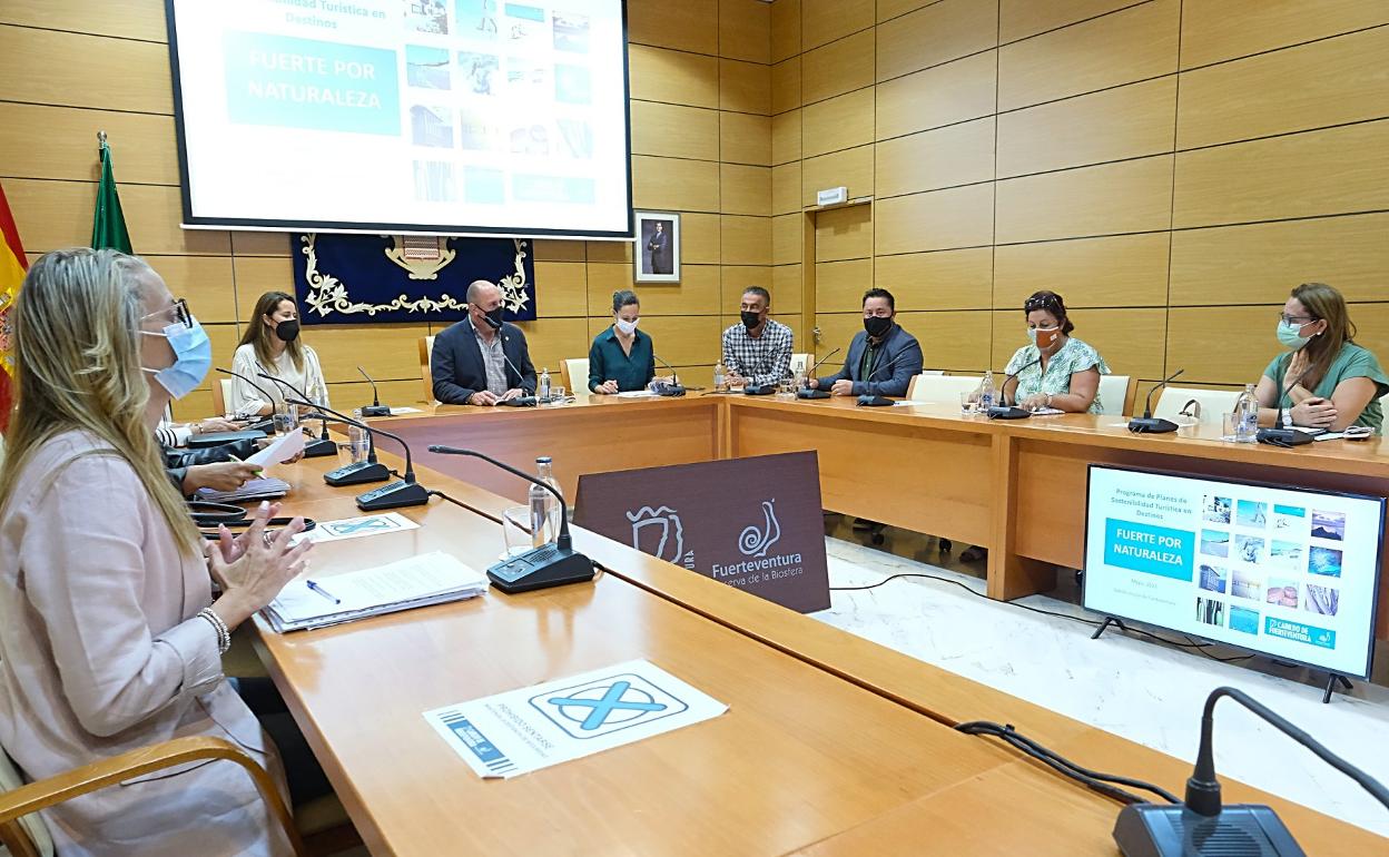Los concejales de Turismo de los seis ayuntamientos asistieron a la presentación de los planes. 
