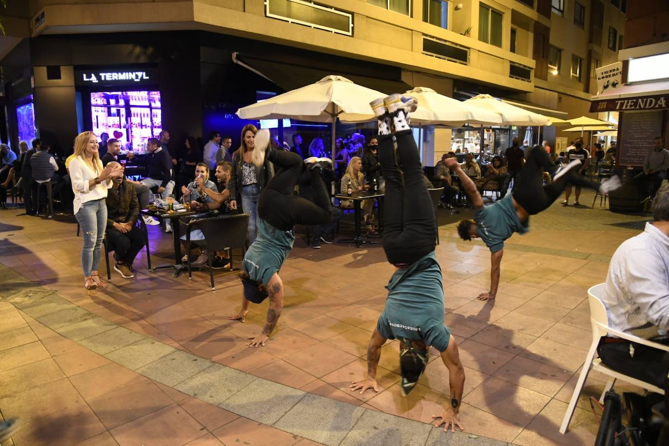 Fotos: Primer viernes sin toque de queda en Canarias-