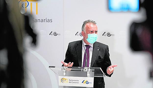 Torres viajó ayer a Lanzarote a la presentación del proyecto 'Covid Safe', una nueva prueba de detección. 