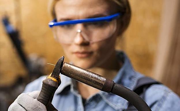 El alumnado de FP Dual accederá a becas para su formación en las empresas