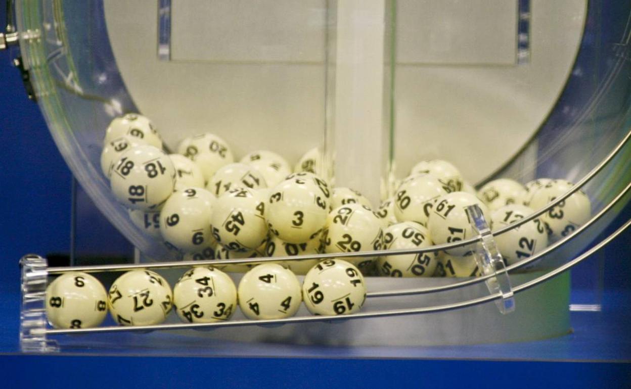 Gana 22 millones en la lotería y mete el boleto en la lavadora