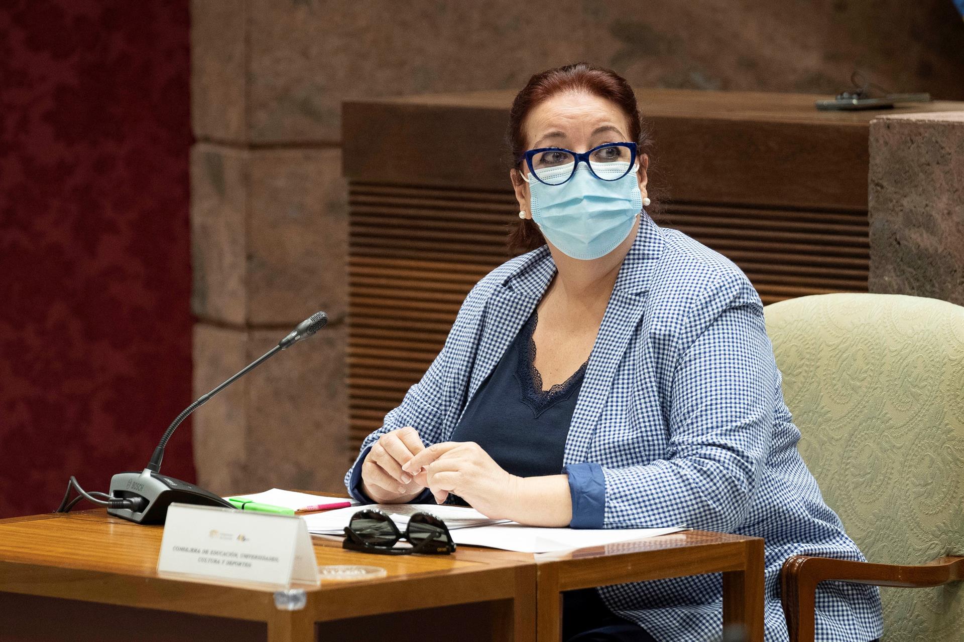 La consejera canaria de Educación, Manuela Armas, en su comparecencia en comisión parlamentaria. 