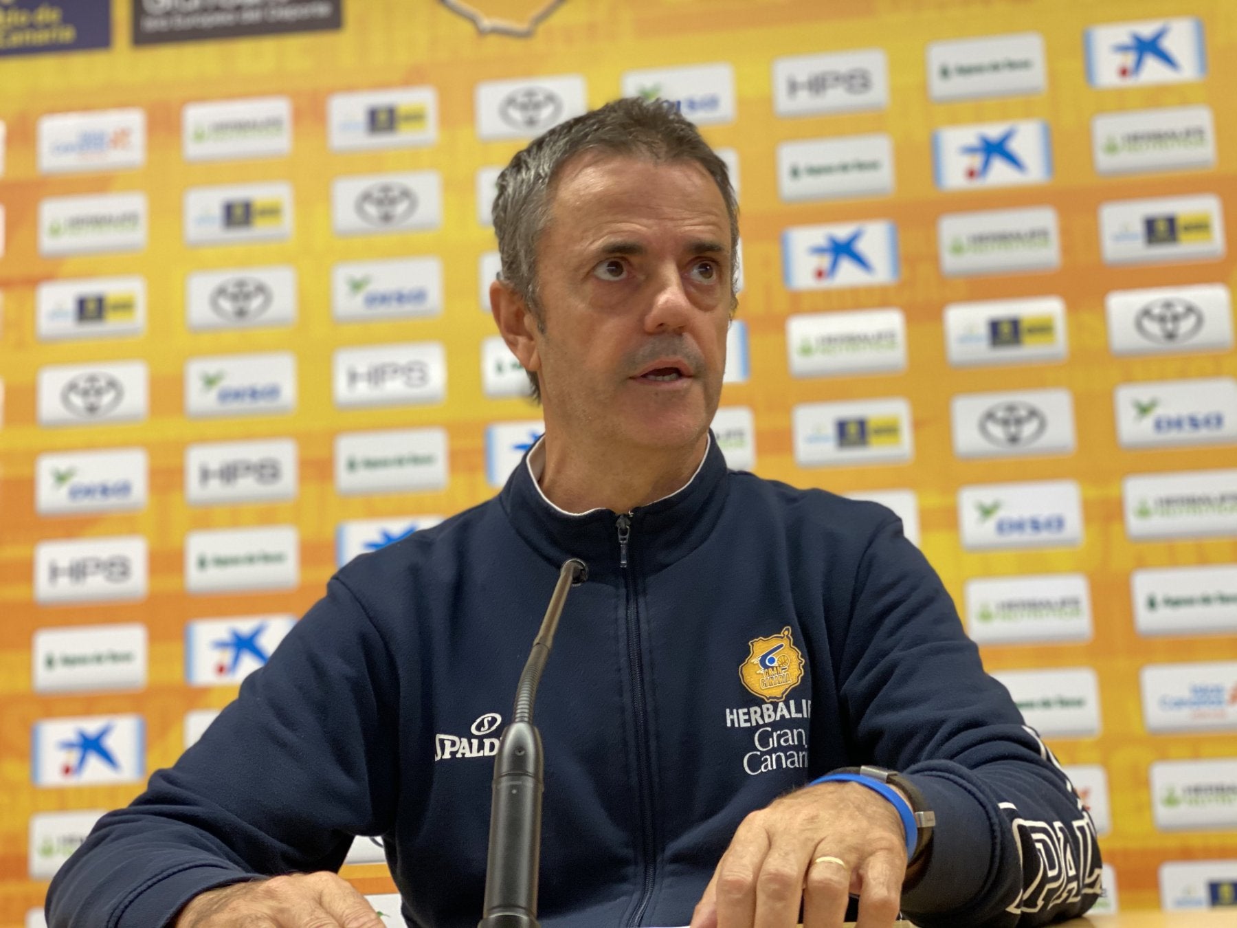 El máximo responsable técnico del Herbalife Gran Canaria, Porfi Fisac, atendió ayer a los medios de comunicación de forma telemática en el Arena. 