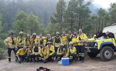 Evoluciona de forma «favorable» el incendio forestal de Arico