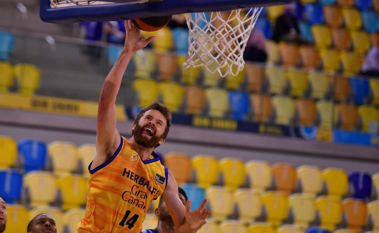 Shurna, de los más destacados en la remontada amarilla. 