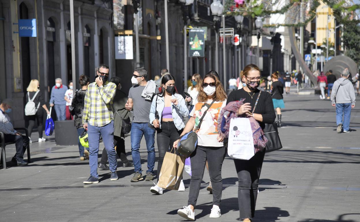 Las ventas del comercio minorista subieron un 36 % en abril en Canarias
