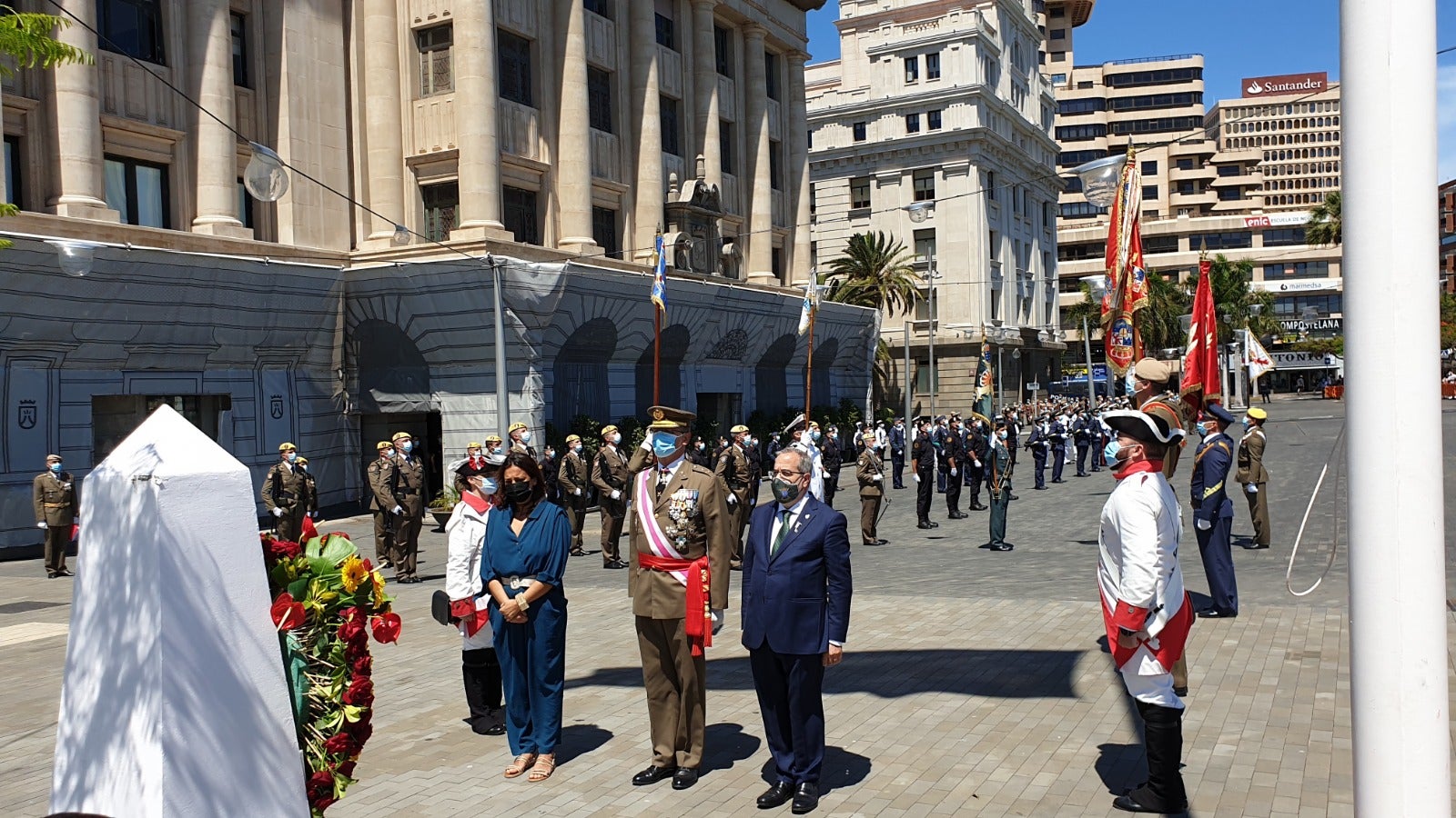 Fotos: La plaza del Cabildo de Tenerife acoge los actos del día de las Fuerzas Armadas en Canarias 2021