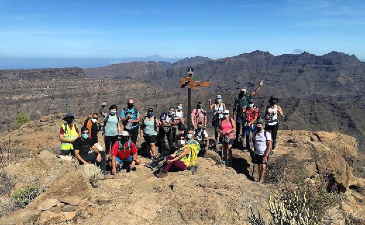 Foto de familia de los que participaron en las jornadas. 