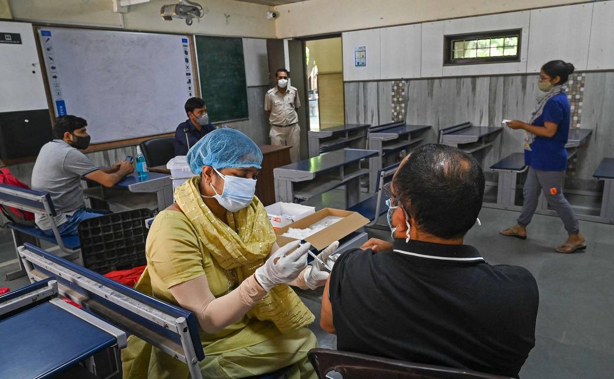 Vacunación en la ciudad india de Nueva Delhi.