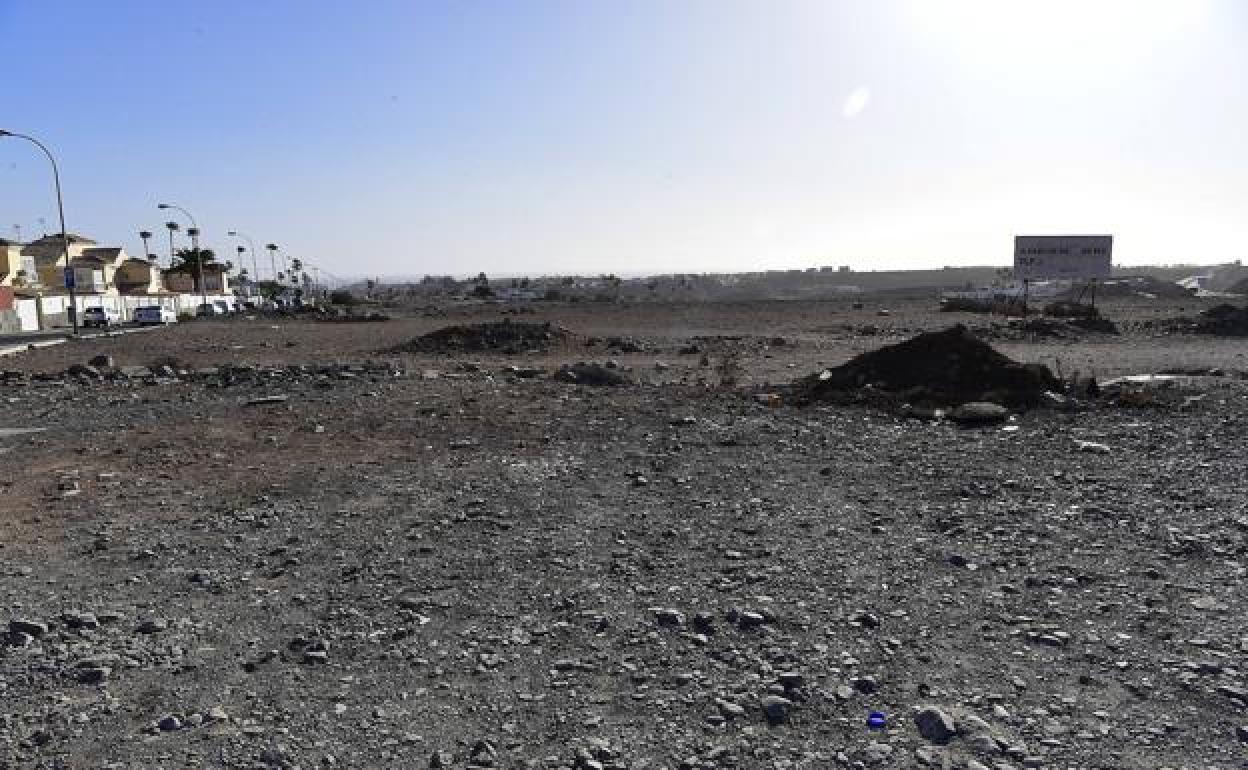 Parte de los terrenos que formarán parte de la urbanización ahora frenada. 