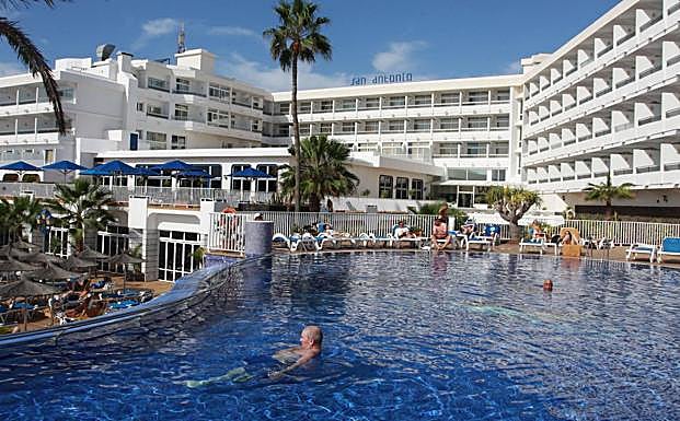 El Gobierno de Canarias subvencionará las vacaciones de los isleños como hacen otras regiones. 